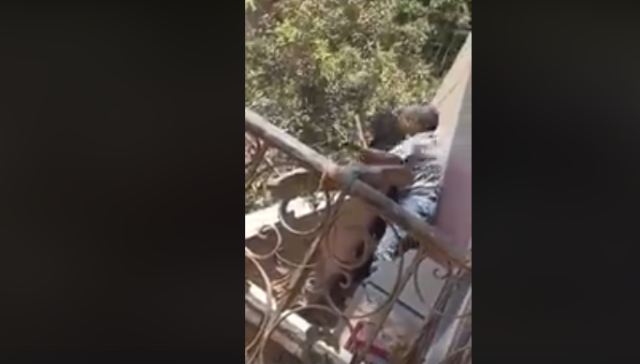 السائق المتهم بمحاولة القاء زوجته