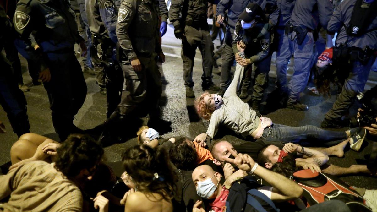 الآلاف يتجمعون في إسرائيل ضمن مسيرات تطالب بإقالة نتنياهو