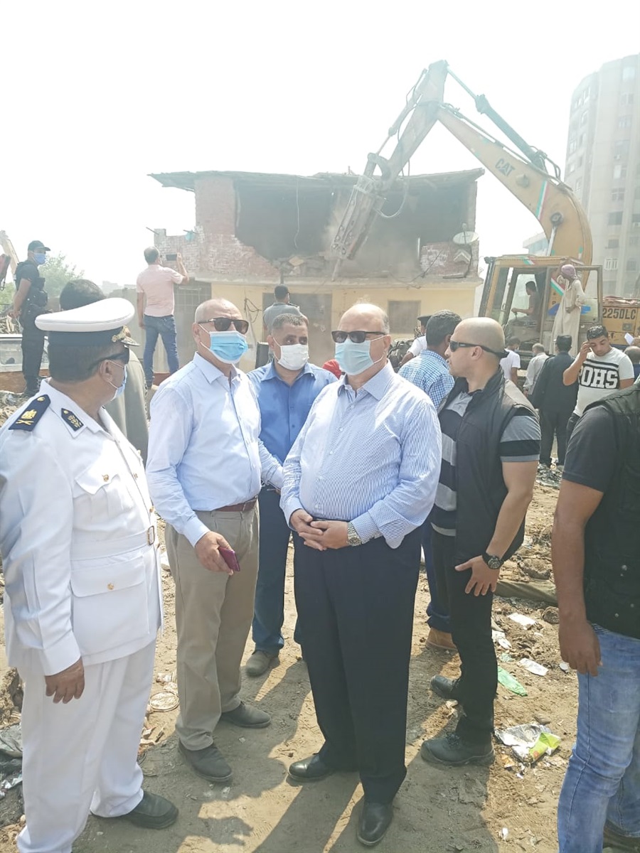 اخلاء عزبة الصفيح تمهيدا لتطويرها 