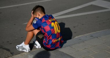 طفل برشلونة ينتظر ميسي