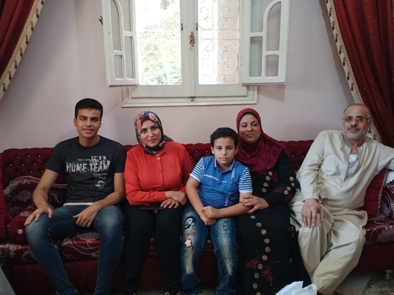 الطالب أسامة رمضان مع أسرته 
