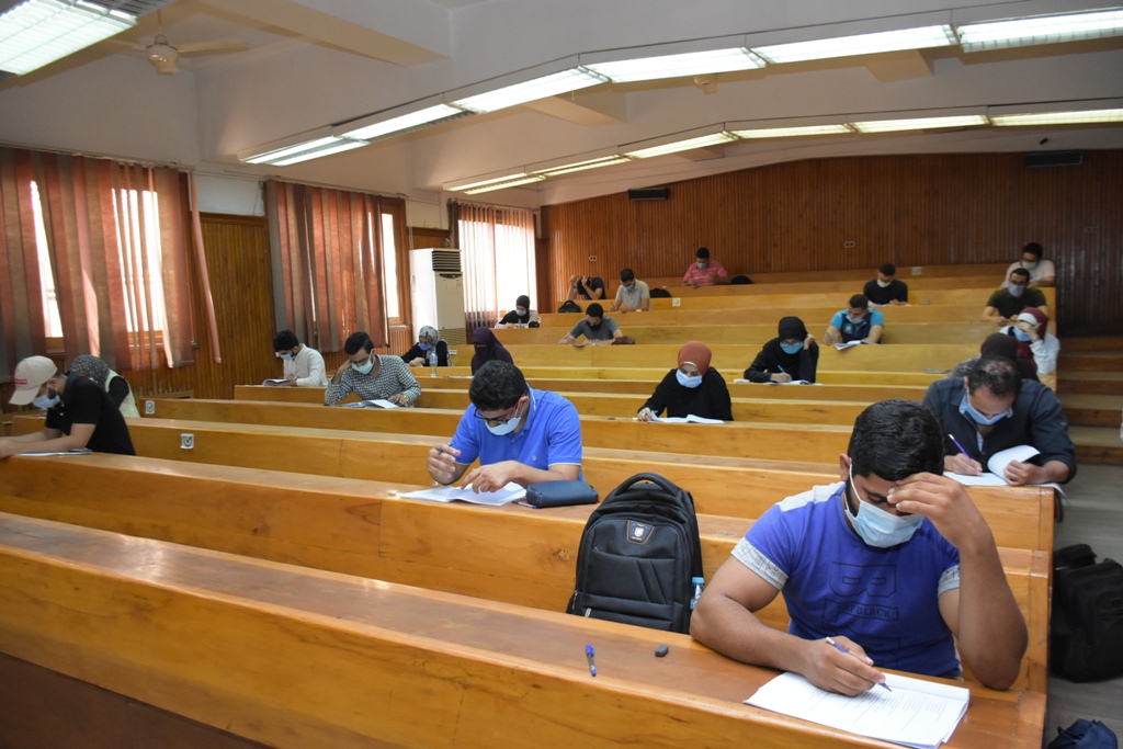 طلاب جامعات 