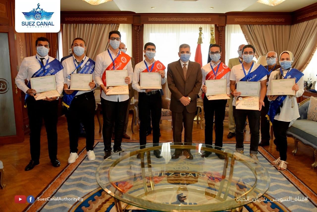 تكريم اوائل الثانوية العامة بهيئة قناة السويس