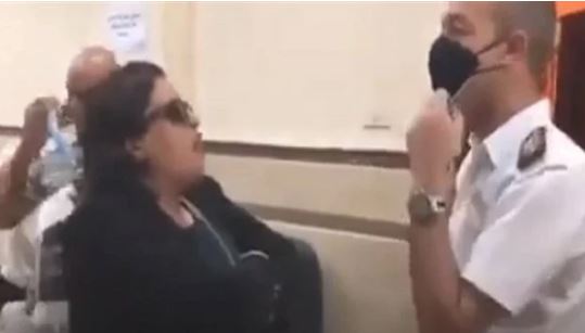 اعتداء سيدة على ضابط 