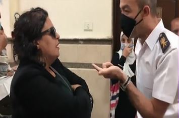 التعدي علي ضابط شرطة 