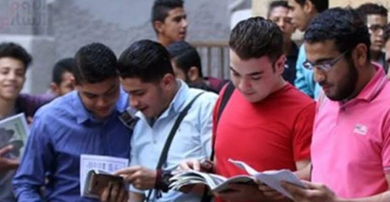 طلاب الدبلومات الفنية