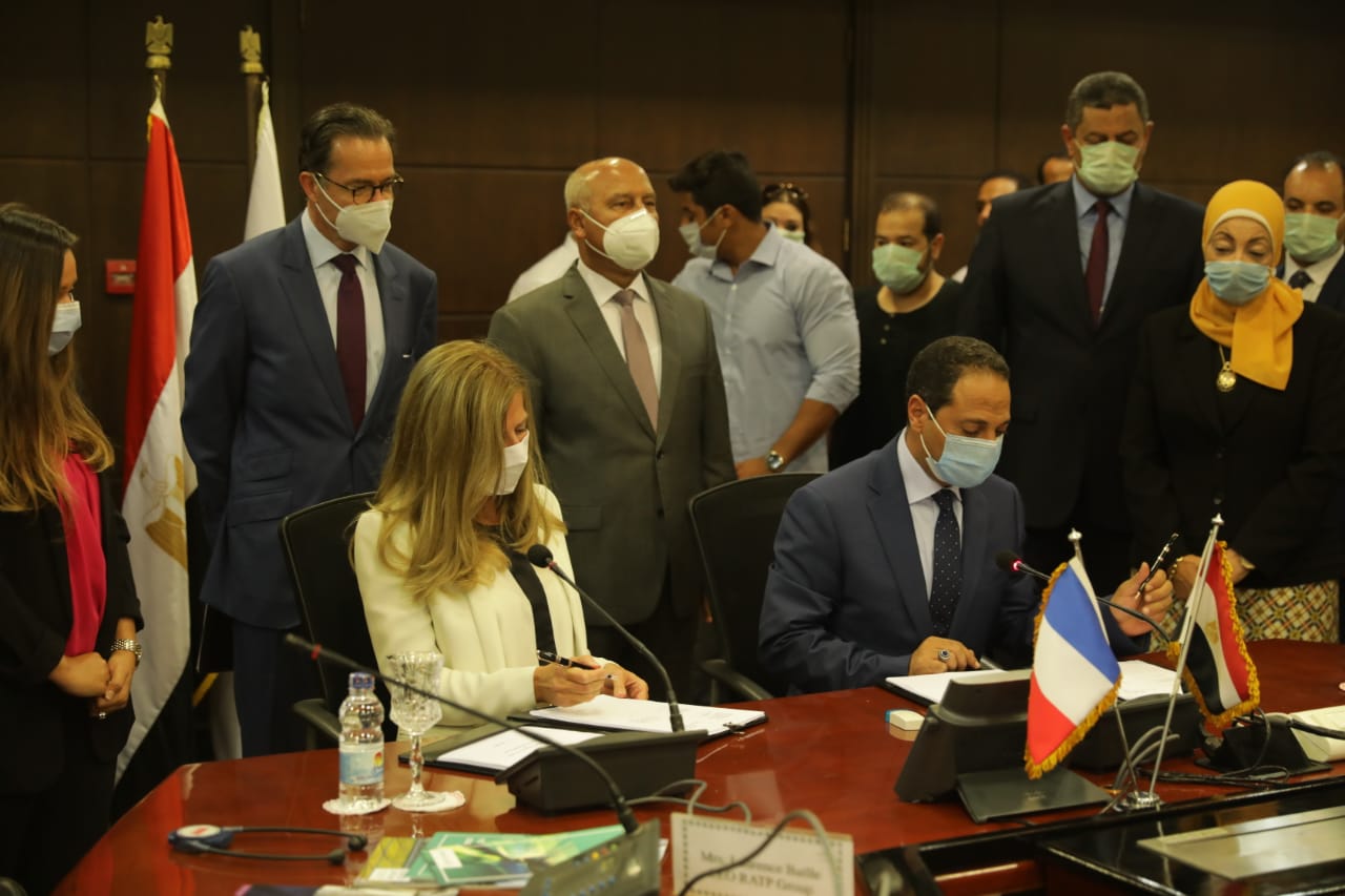 وزارة النقل توقع عقد مع الشركة الفرنسية 