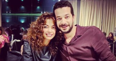 الفنان شريف سلامة وزوجته الفنانة داليا مصطفى 