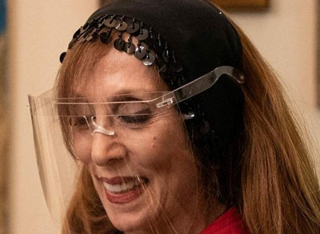فيروز