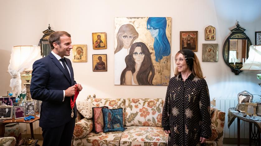 ماكرون وفيروز 