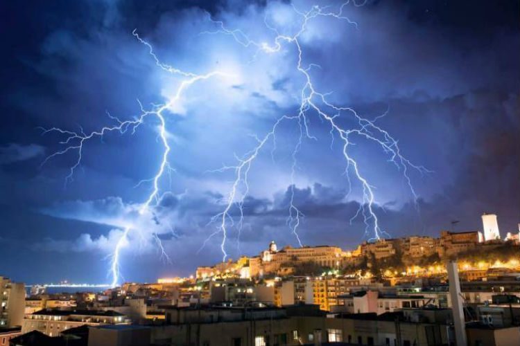 أمطار رعدية