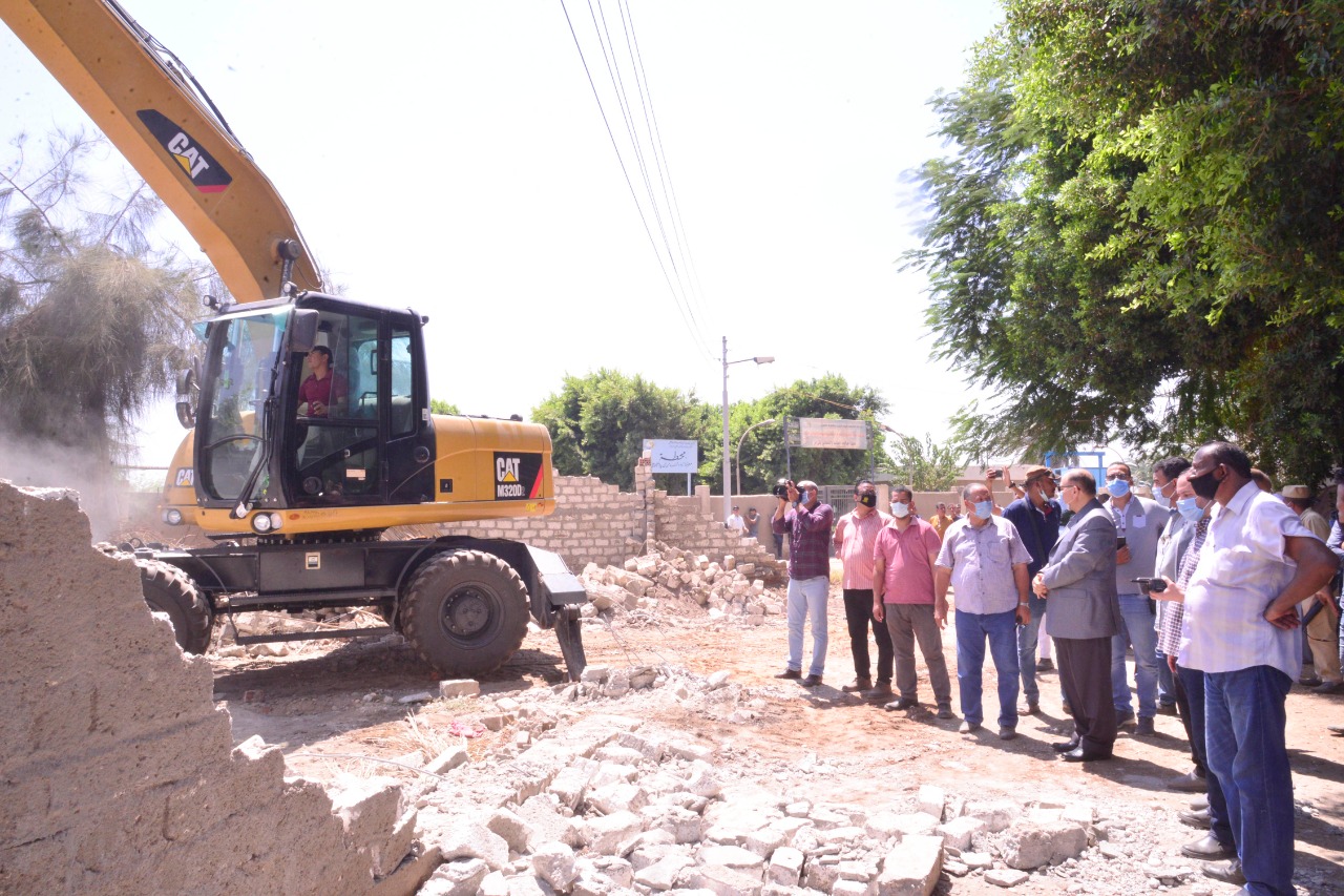 محافظ أسيوط يترأس حملة مكبرة لإزالة التعديات 