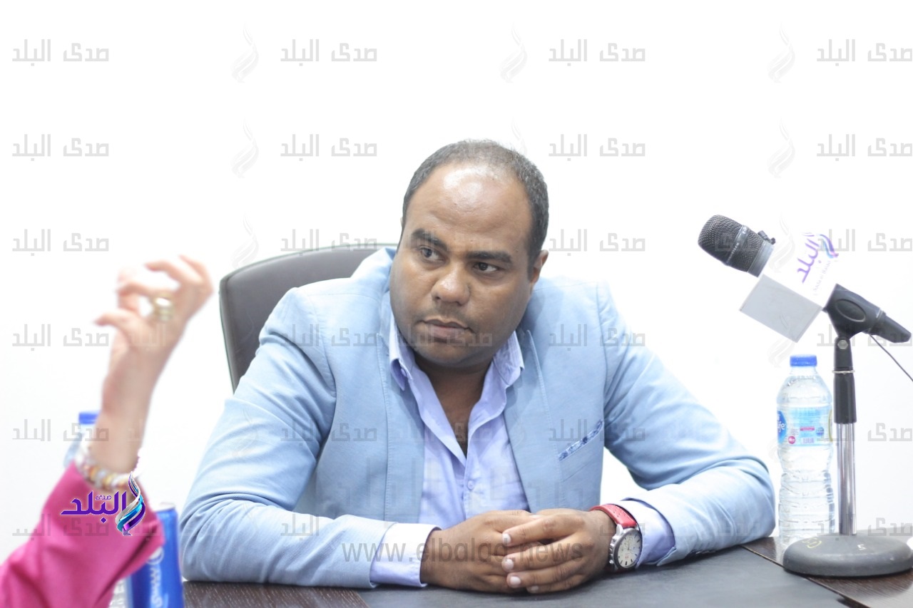 د محمود عنبر أستاذ الاقتصاد بجامعة أسوان