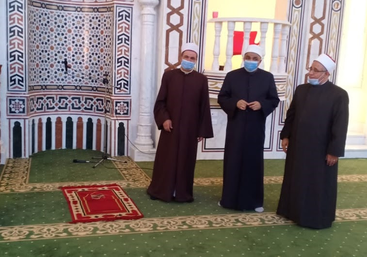 رئيس القطاع الديني يؤدي صلاة الجمعة مسجد الأسمرات