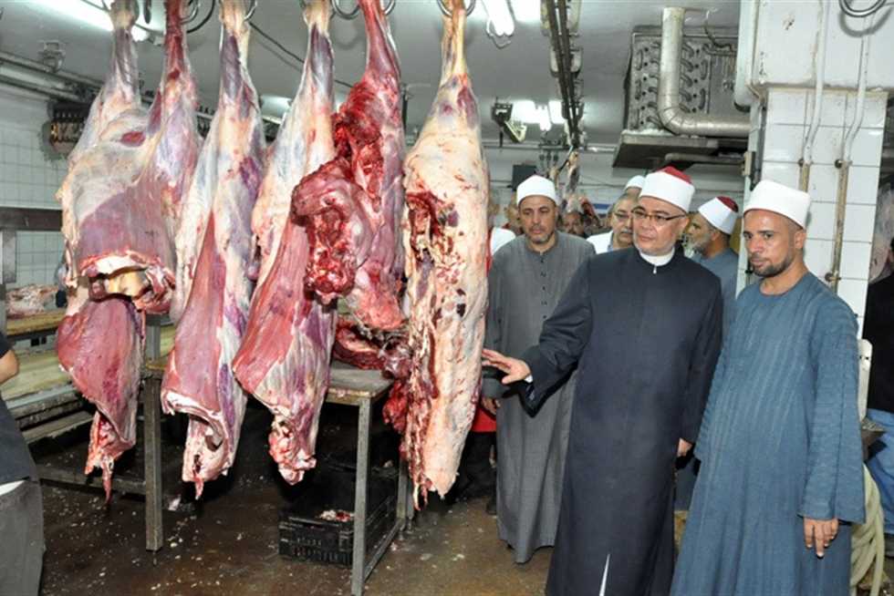 4 مديريات أوقاف بالمحافظات تستقبل سيارات لحوم الأضاحي