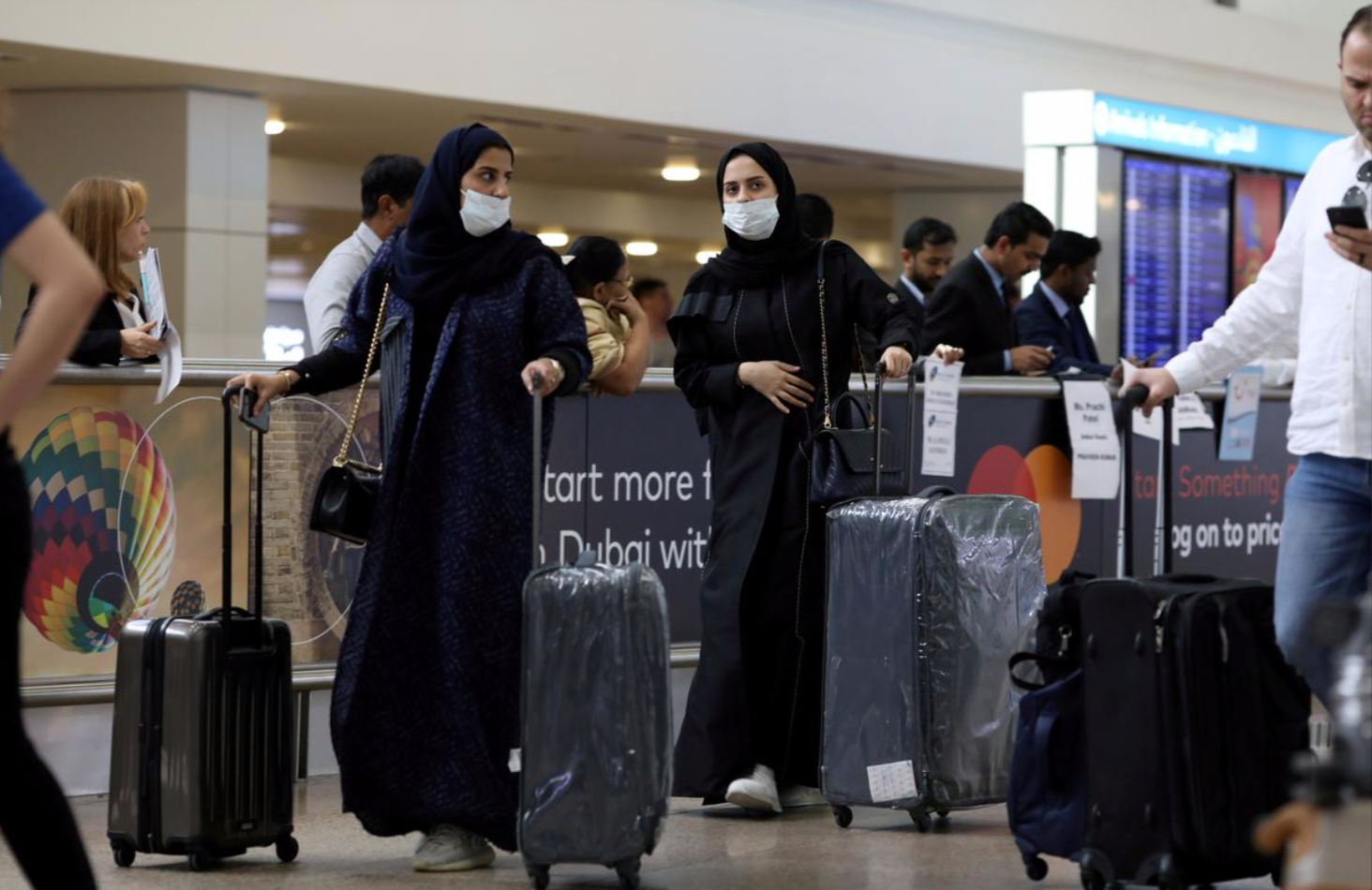 الإمارات تسجل 705 إصابات جديدة بفيروس كورونا