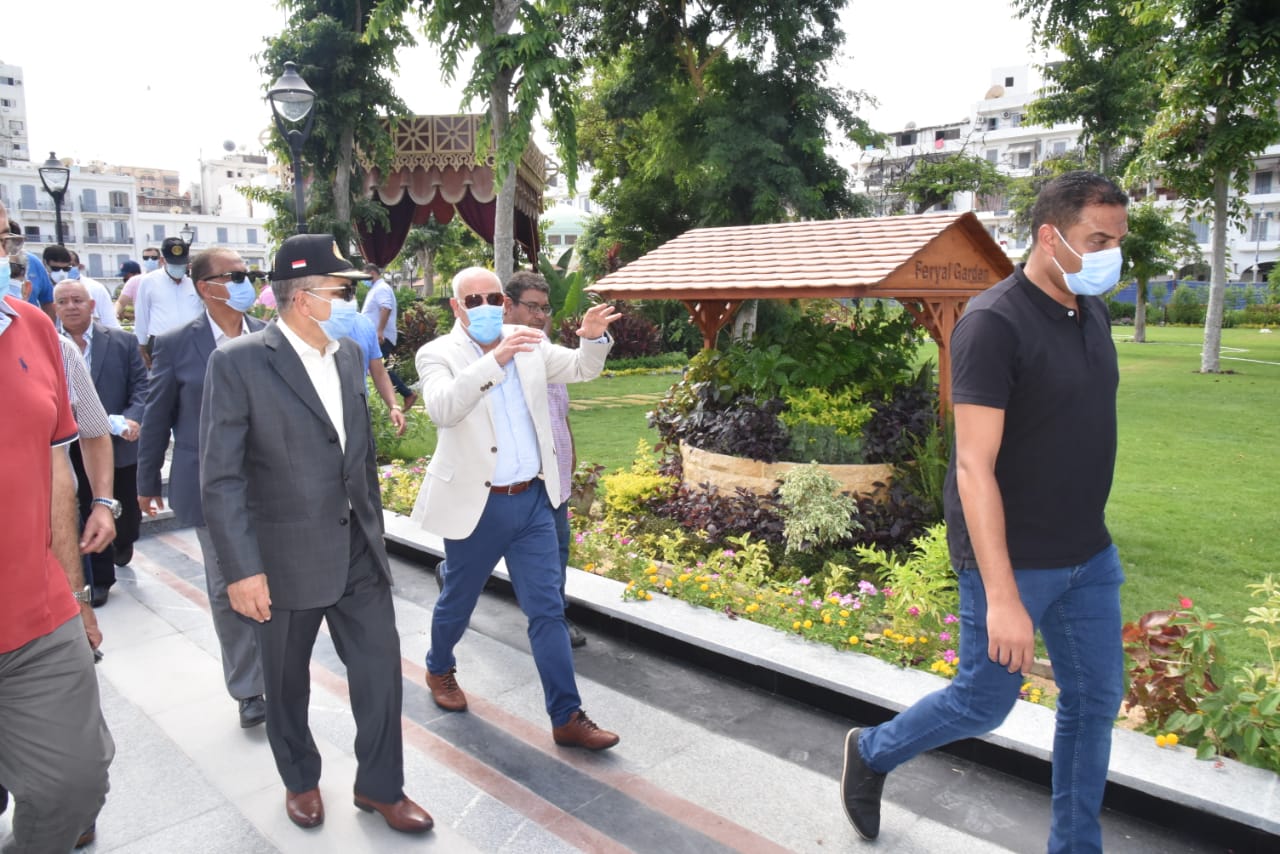 رئيس هيئة قناة السويس ومحافظ بورسعيد يتفقدان حديقة فريال