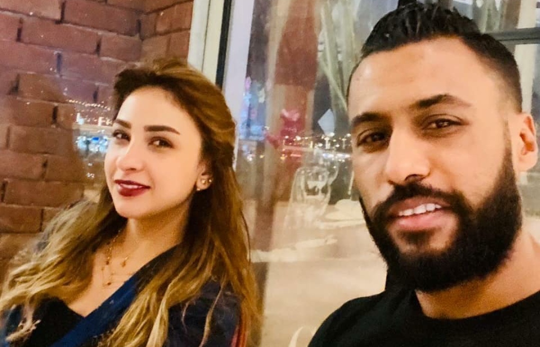 حسام عاشور وزوجته