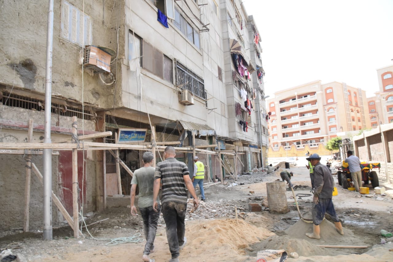 محافظ بورسعيد يتفقد أعمال تطوير مساكن الأمل محافظ بورسعيد يتفقد أعمال تطوير مساكن الأمل