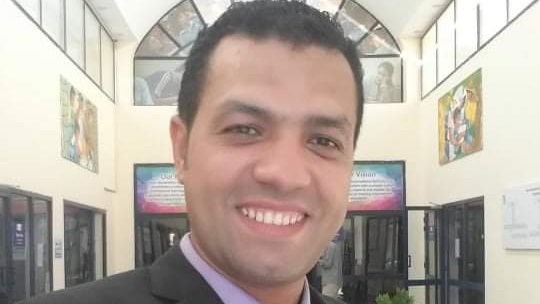  معلم رياضيات بمدرسة الأهرام الرسمية للغات 