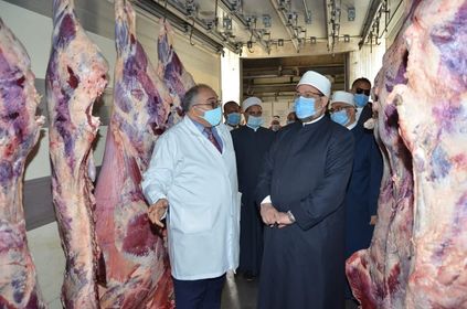 وزير الاوقاف خلال تفقده مجزر البساتين