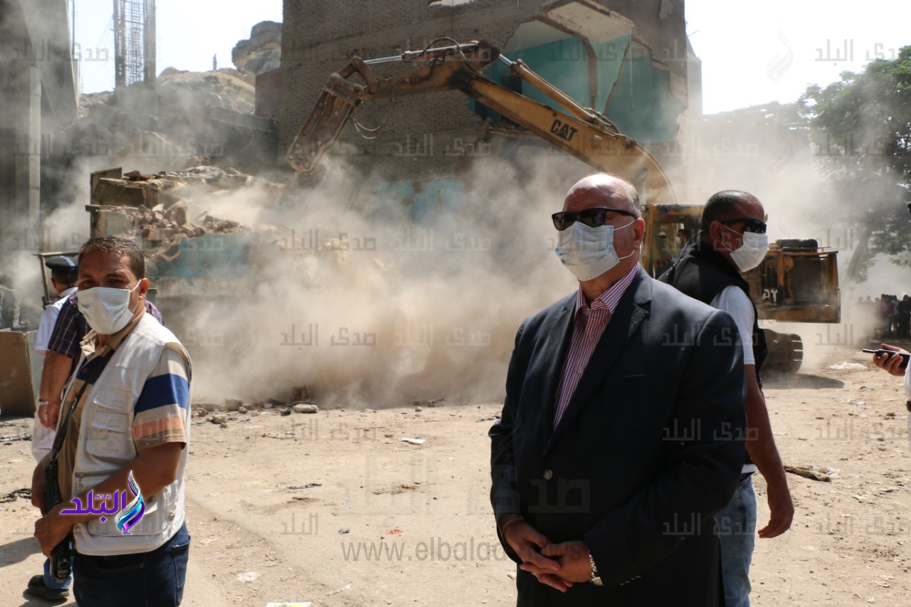 محافظ القاهرة يتفقد أعمال الإزالات بـ اسطبل عنتر