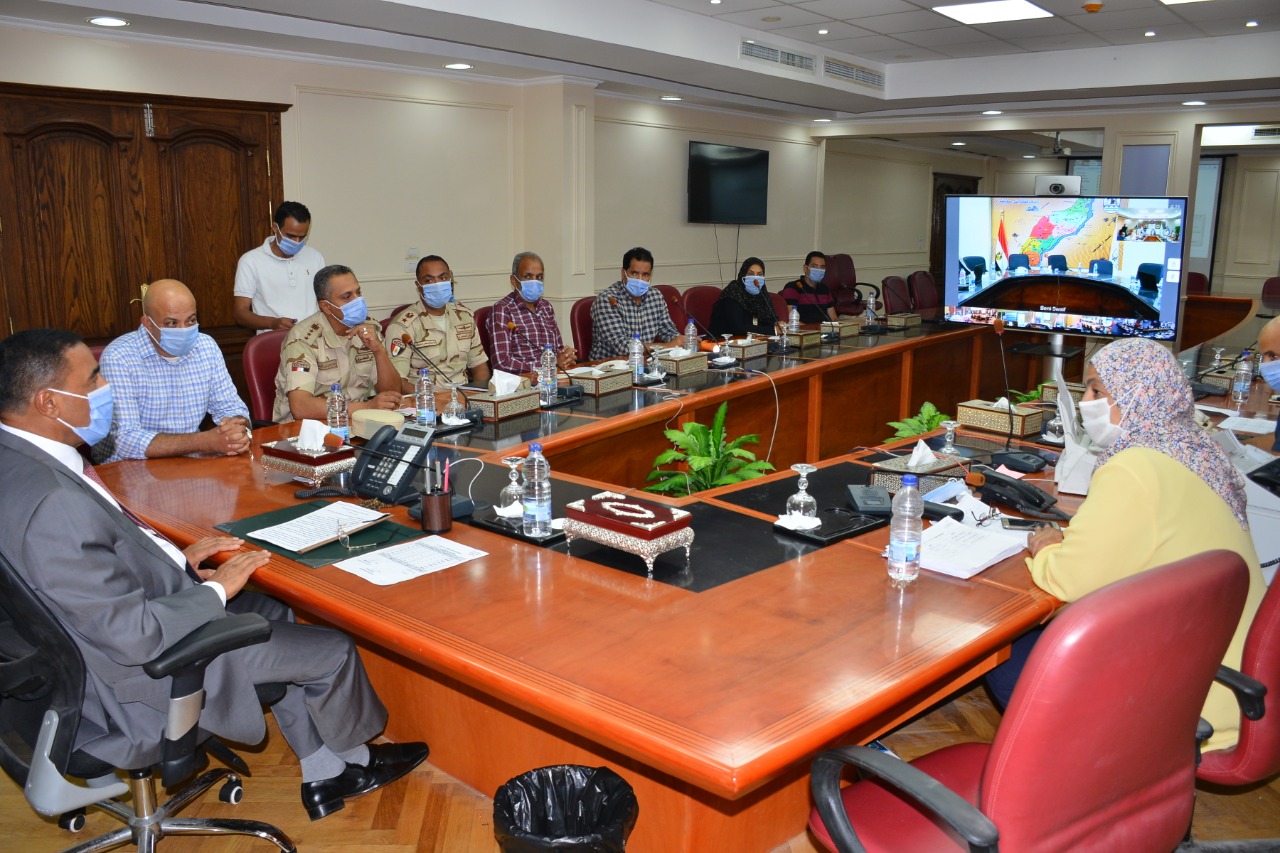 محافظ مطروح يتابع سير العملية الانتخابية