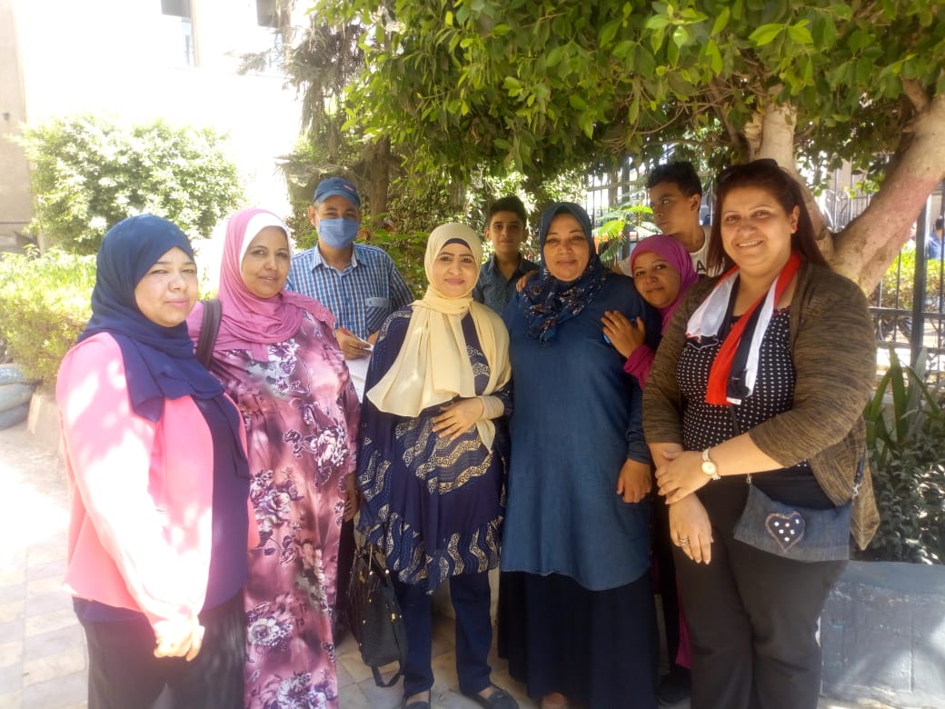 إقبال الناخبين للتصويت في جولة الاعادة لانتخابات مجلس الشيوخ