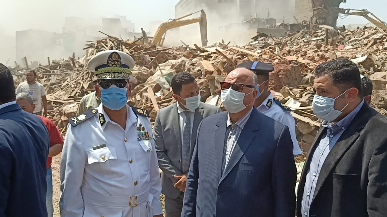 محافظ القاهرة يتفقد ازالة العشوائيات 