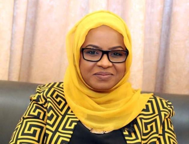 لينا الشيخ وزيرة العمل والتنمية الاجتماعية السودانية