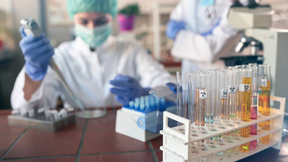 أسترازينيكا تعلق تجارب لقاح اوكسفورد مؤقتا