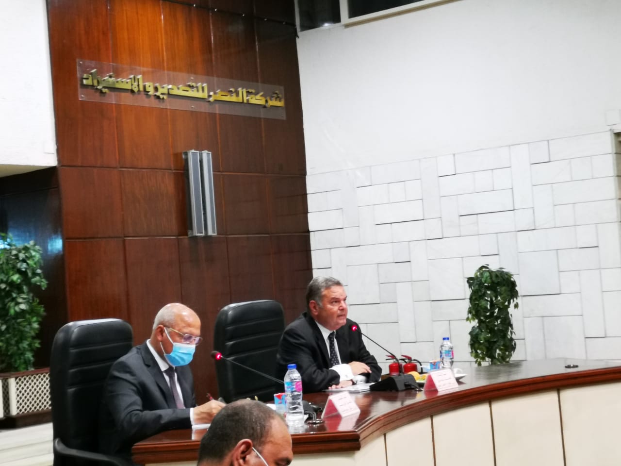 وزبرا النقل وقطاع الاعمال
