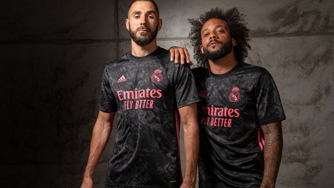 مارسيلو وبنزيما نجما ريال مدريد بالقميص الثالث