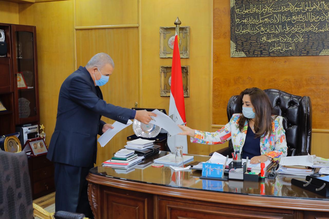 اجتماع محافظ دمياط 