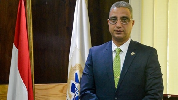 محافظ سوهاج يُكرم فريق عمل المستشفى التعليمي بالمحافظة