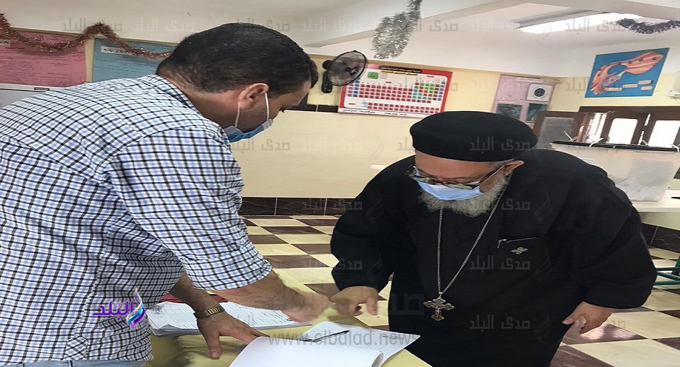 وكيل مطرانية كفر الشيخ يدلي بصوته في انتخابات الشيوخ بـ دسوق