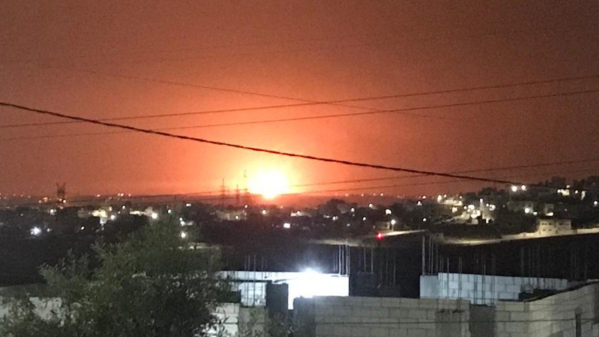 من موقع الانفجار 