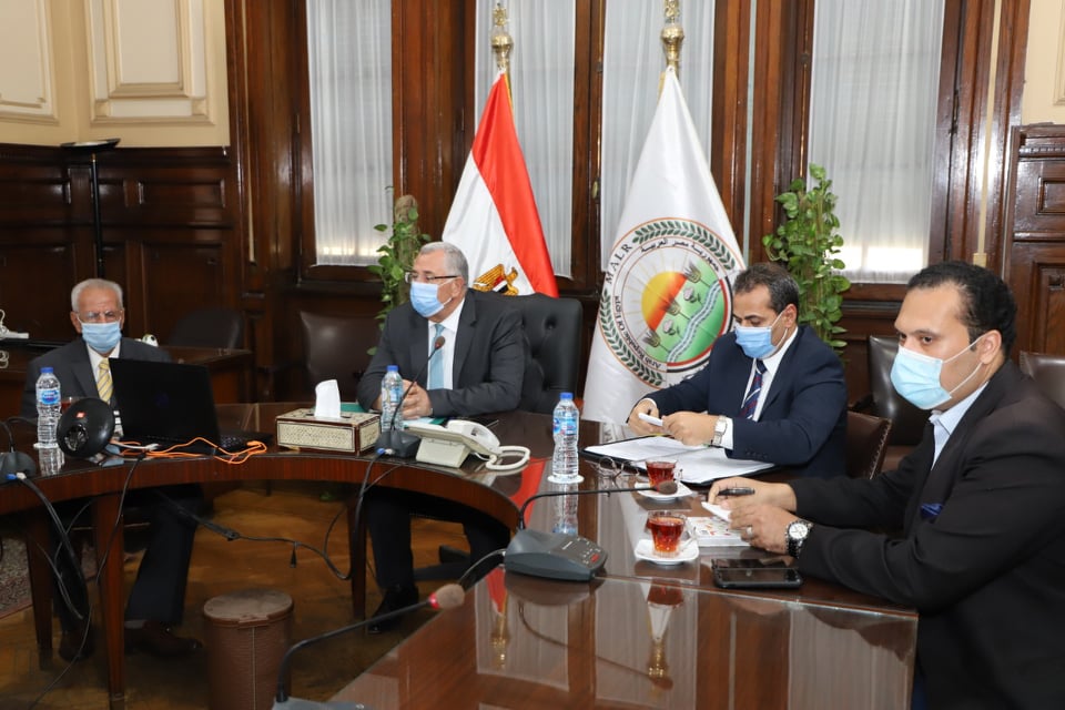 وزير الزراعة و اجتماع المائدة المستديرة للمنتدى الافريقي وزير الزراعة و اجتماع المائدة المستديرة للمنتدى الافريقي