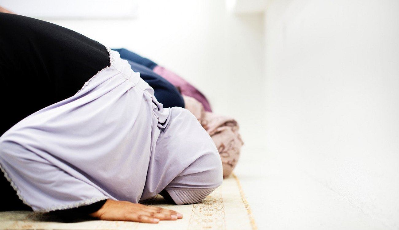 هل يجوز الصلاة بالمكياج