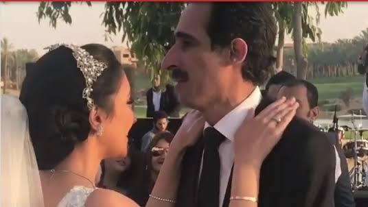 الكاتب الصحفى مجدى الجلاد وابنته 