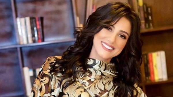 الفنانة حنان مطاوع