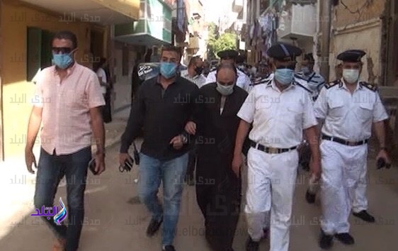 الداخلية تسمح لأحد السجناء لحضور تشييع جثمان والدته