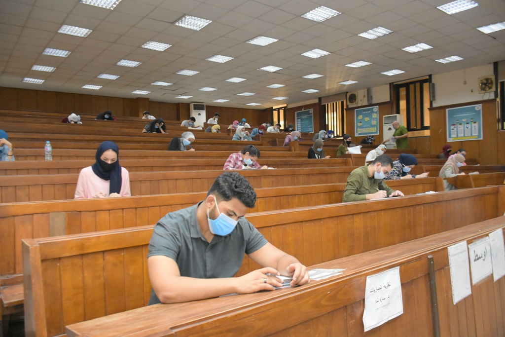 طلاب جامعات 