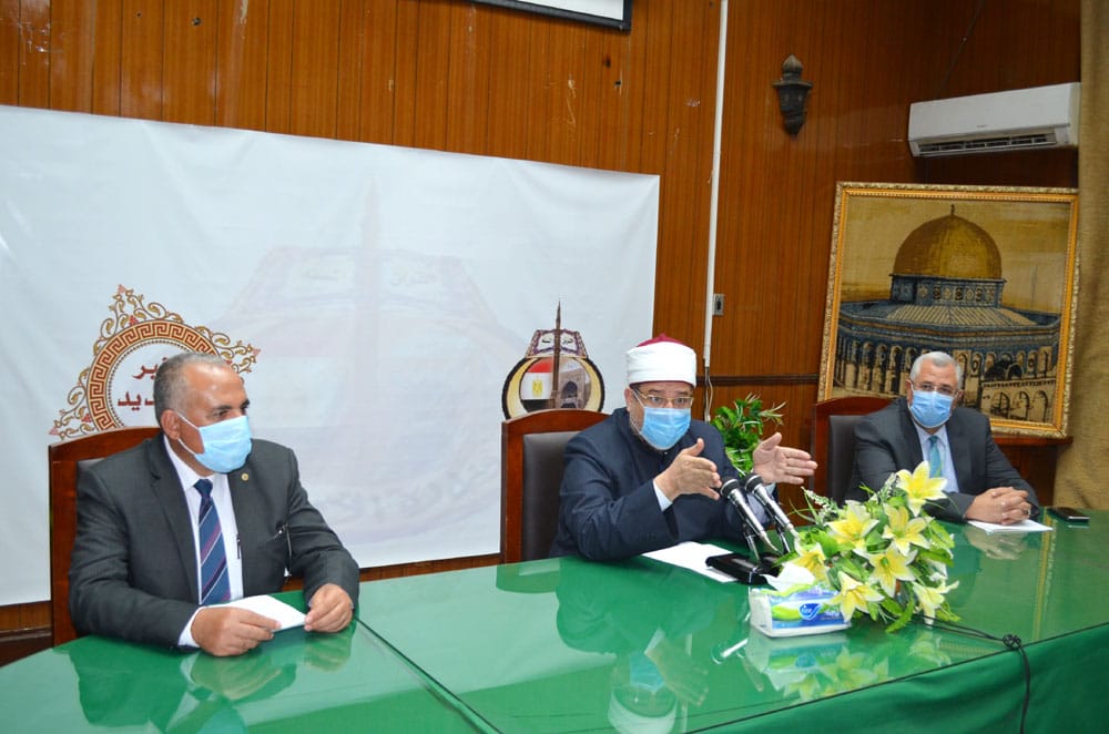 وزراء الأوقاف والزراعة والري خلال الإجتماع الأخير 