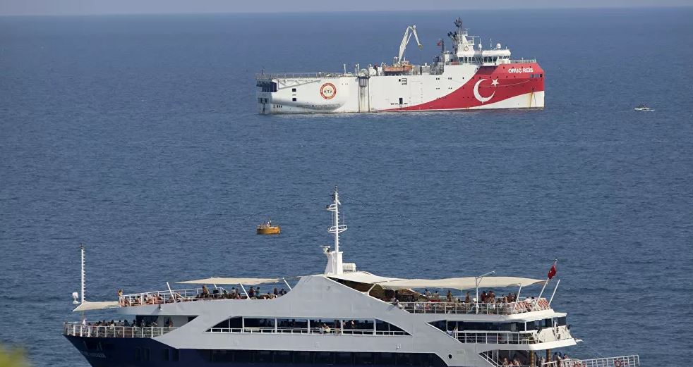 سفينة الأبحاث التركية Oruc Reis للتنقيب في المياه 