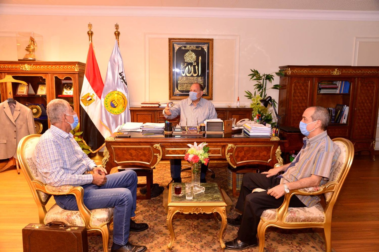 محافظ أسيوط يستقبل مستشار رئيس الوزراء 