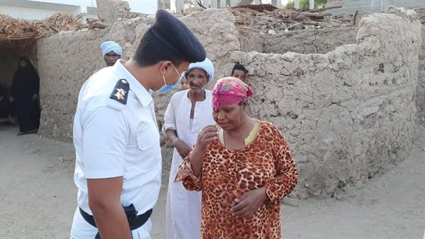 السيدة المكبلة بالسلاسل
