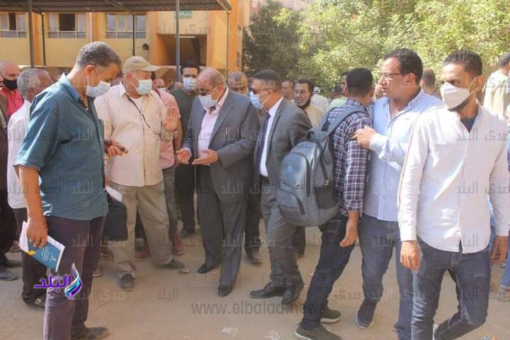 سكرتير عام الجيزة يتابع إستقبال طلبات التصالح