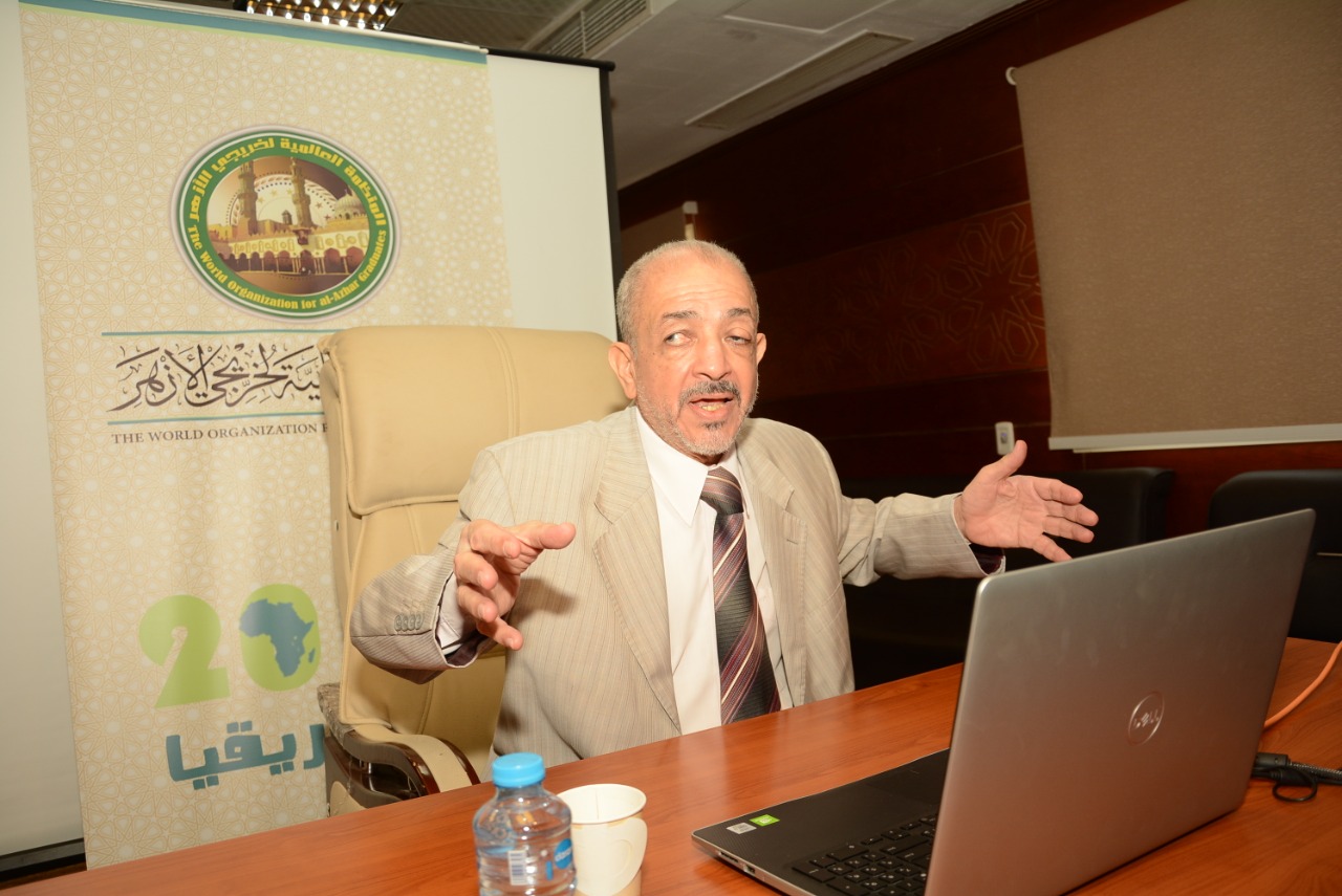  الدكتور محمد عوض أستاذ التفسير وعلوم القرآن