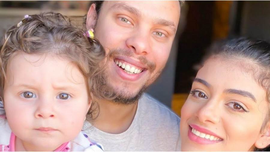 أحمد حسن وزينب وابنتهم ايلين